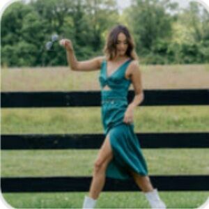 Kittenish dress with slit! Size large. Worn once!